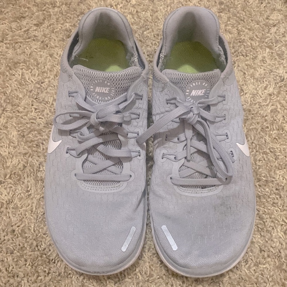 Nike frees tennis shoes